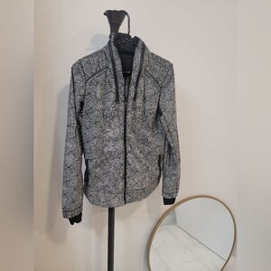 Lululemon Athletica Black and White Sweatshirt